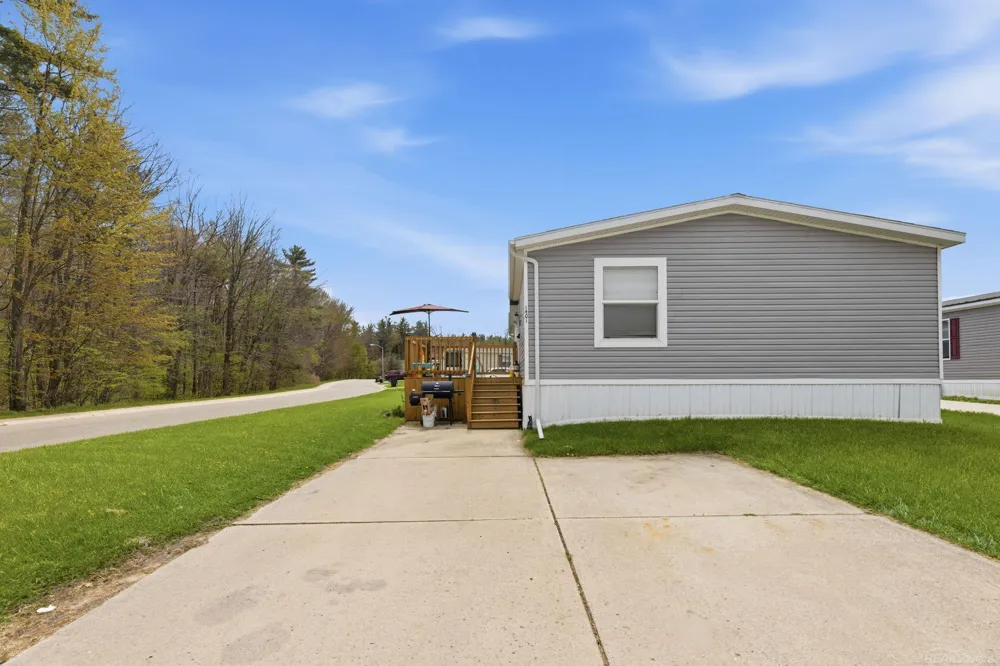 1401 Juniper Court Columbus Township, MI 48063