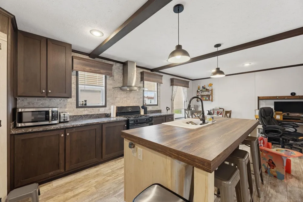 1401 Juniper Court Columbus Township, MI 48063