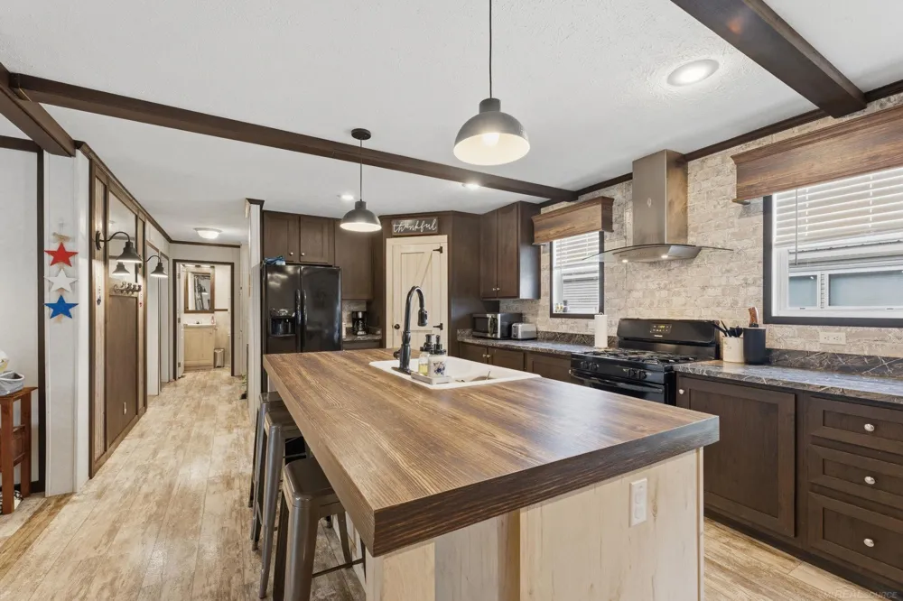 1401 Juniper Court Columbus Township, MI 48063