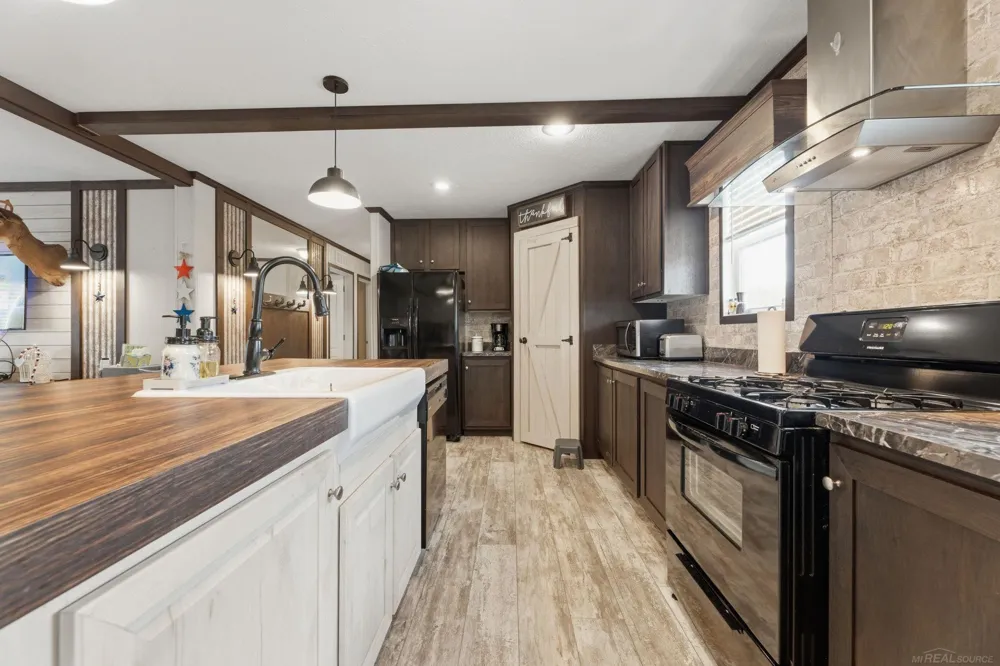 1401 Juniper Court Columbus Township, MI 48063