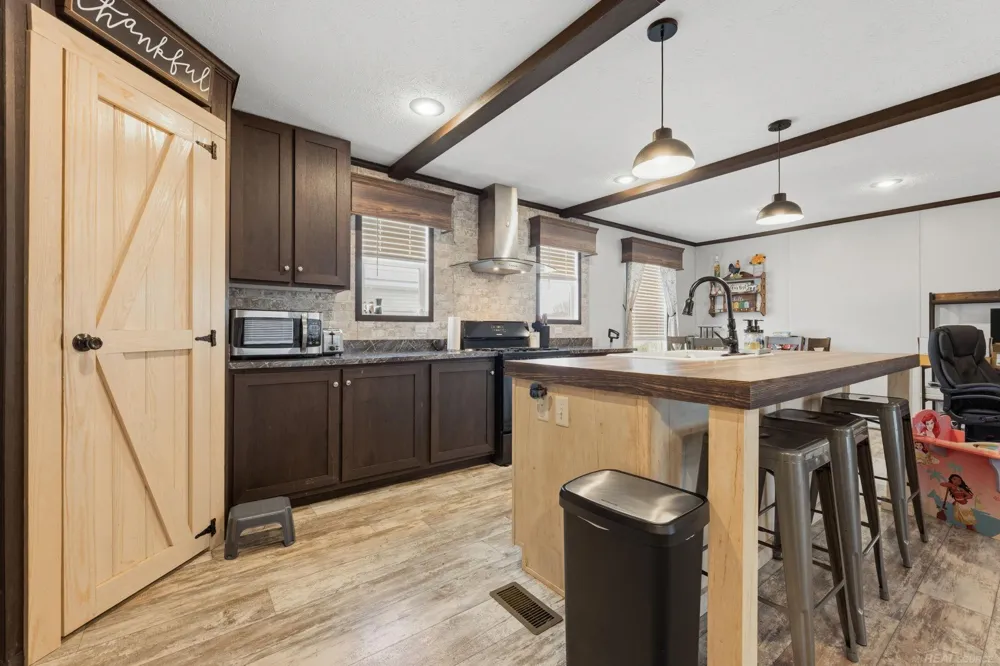 1401 Juniper Court Columbus Township, MI 48063