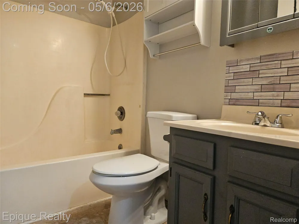 8150 Runyan Lake Road Fenton City, MI 48430