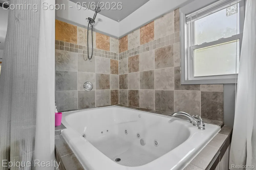 8150 Runyan Lake Road Fenton City, MI 48430