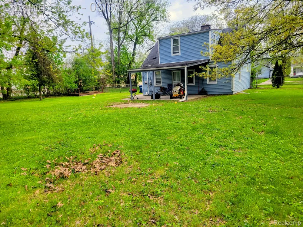17134 Brady Redford Charter Township, MI 48240