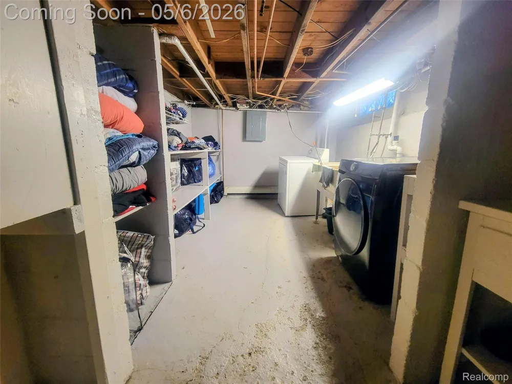 17134 Brady Redford Charter Township, MI 48240