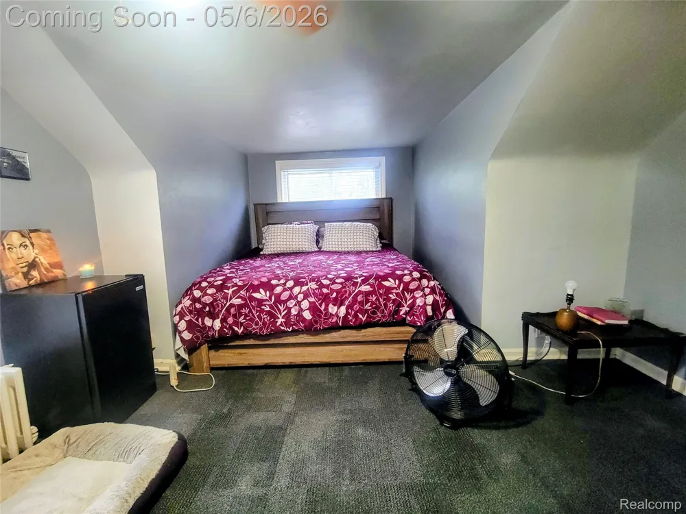 17134 Brady Redford Charter Township, MI 48240