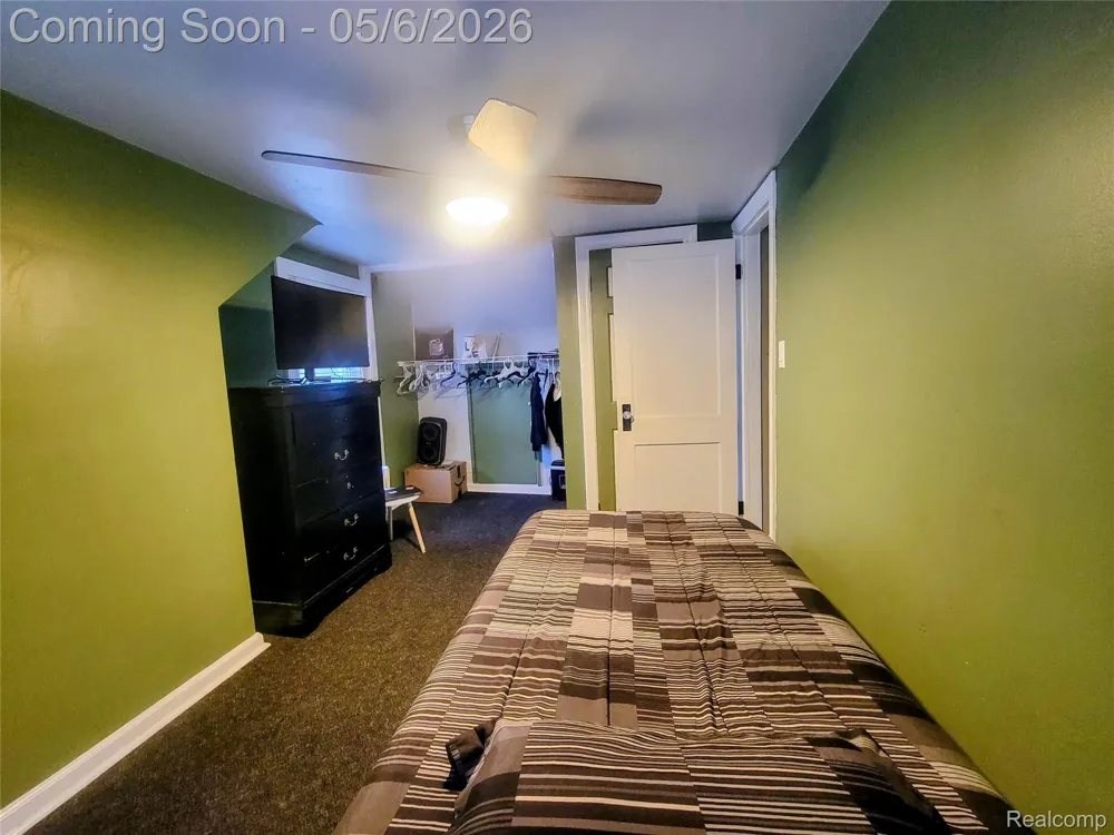 17134 Brady Redford Charter Township, MI 48240