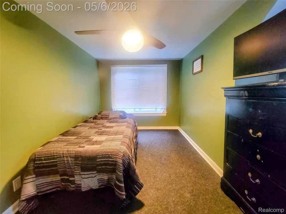 17134 Brady Redford Charter Township, MI 48240