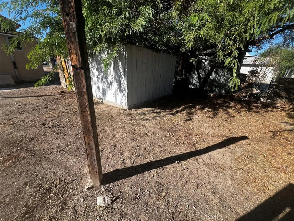 408 Bazoobuth Needles, CA 92363
