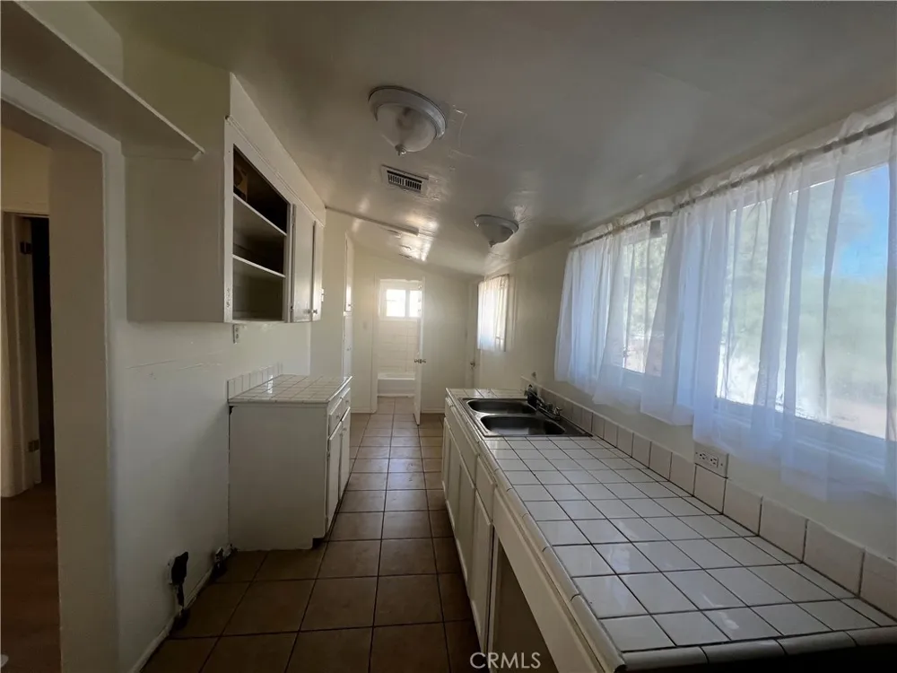 408 Bazoobuth Needles, CA 92363