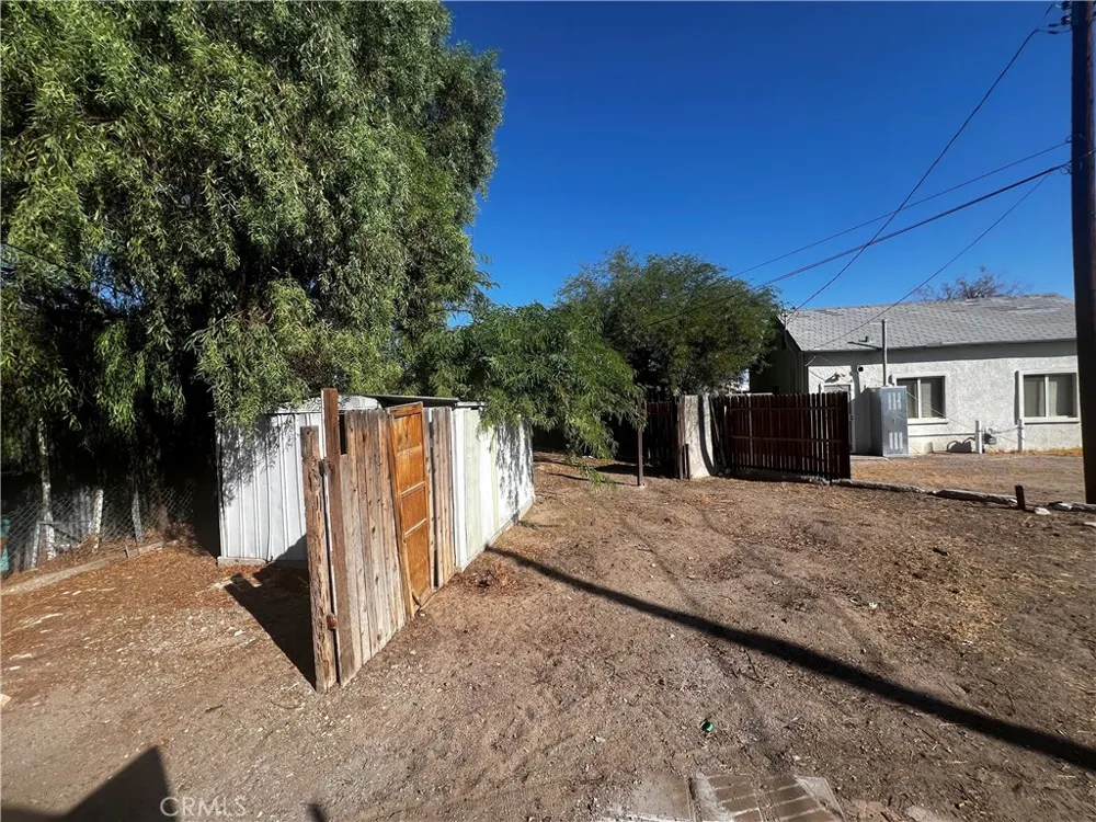 408 Bazoobuth Needles, CA 92363