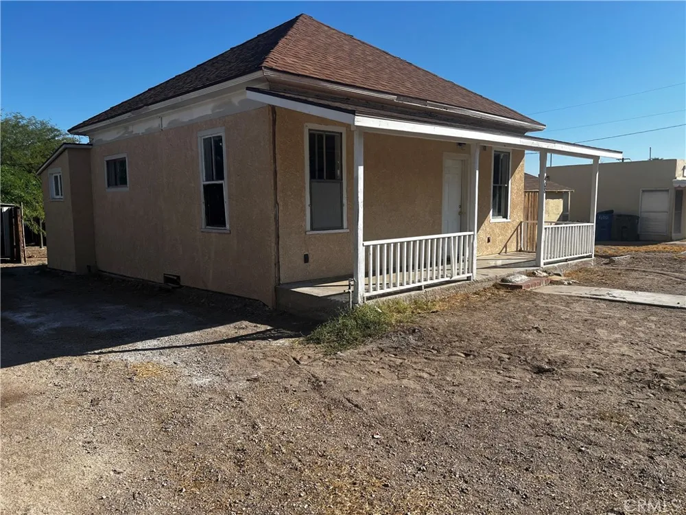 408 Bazoobuth Needles, CA 92363