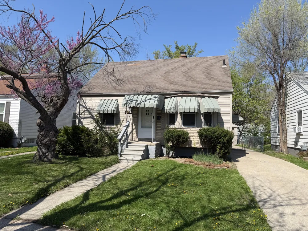 19421 Elkhart Street Harper Woods City, MI 48225