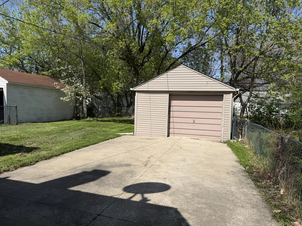 19421 Elkhart Street Harper Woods City, MI 48225