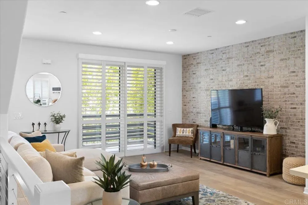 2511 State Street Carlsbad, CA 92008