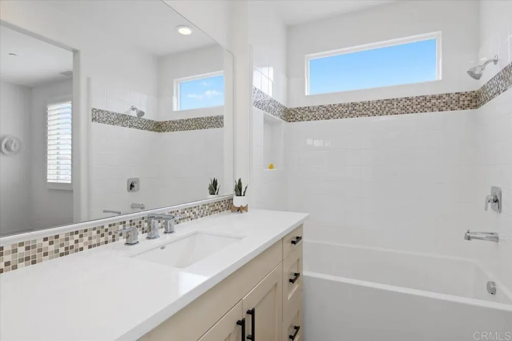 2511 State Street Carlsbad, CA 92008