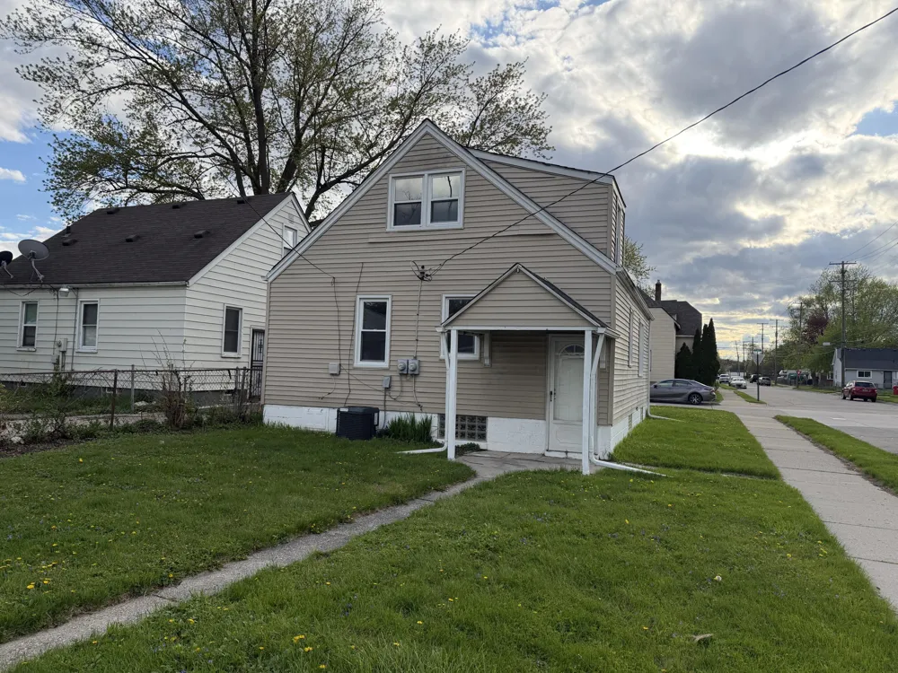 22864 Piper Avenue Eastpointe City, MI 48021
