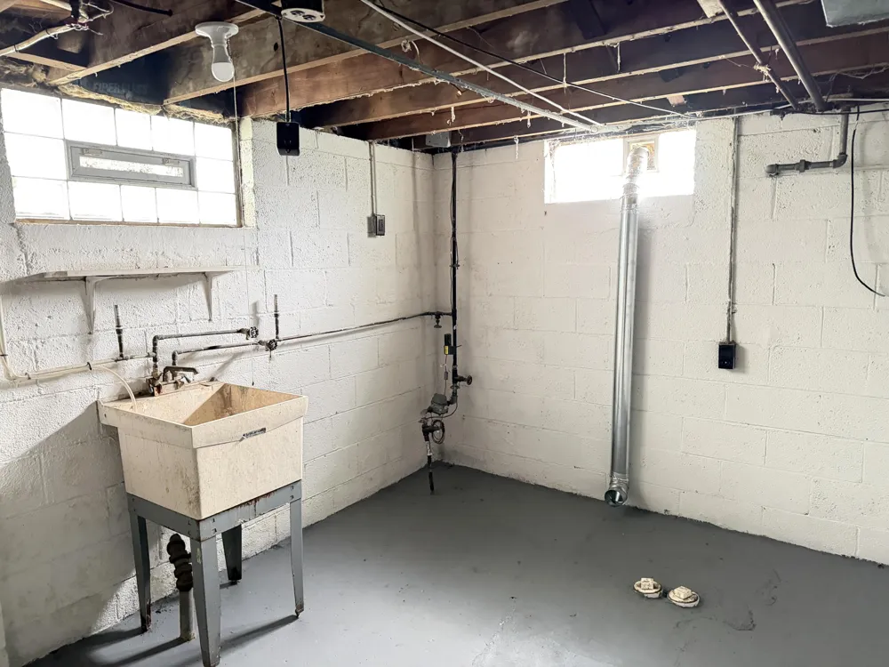 22864 Piper Avenue Eastpointe City, MI 48021