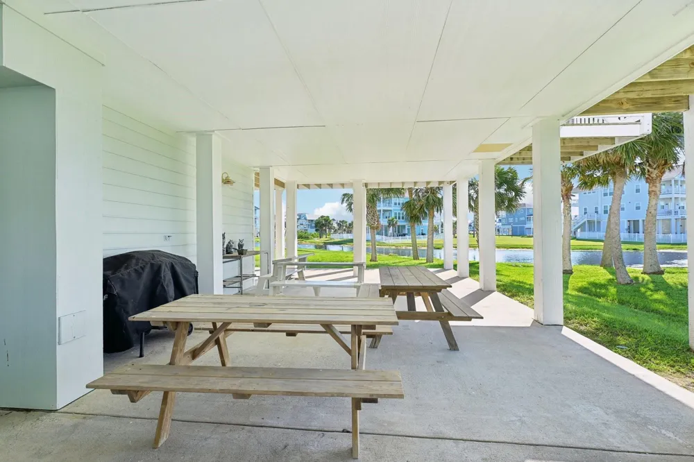 4130 King Rail Circle Galveston, TX 77554