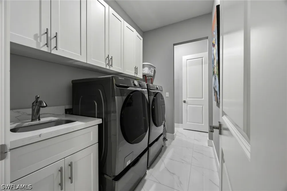 6th Avenue SE Naples, FL 34117