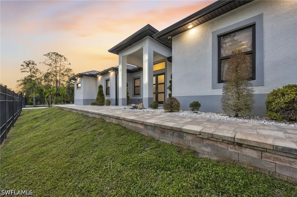 6th Avenue SE Naples, FL 34117