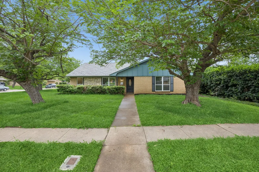 2524 Glen Lea Drive Irving, TX 75062