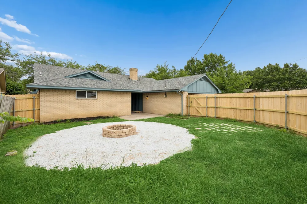2524 Glen Lea Drive Irving, TX 75062