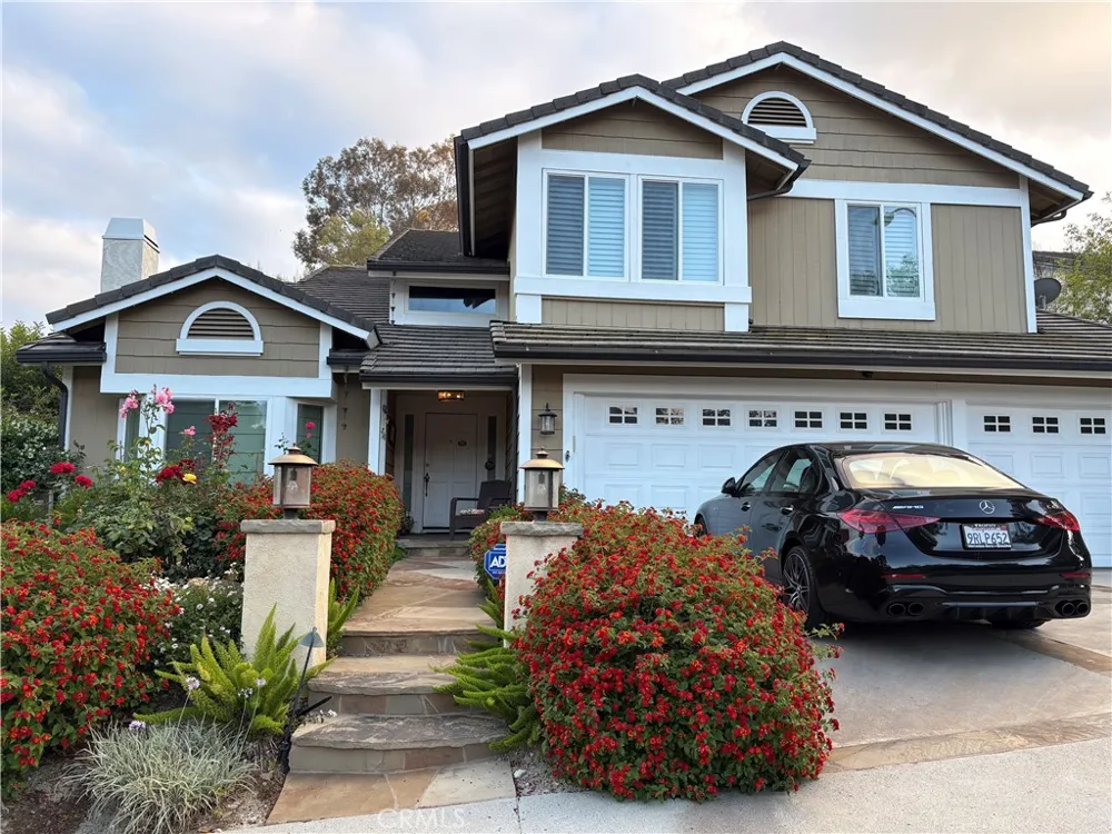 23900 Arminta West Hills, CA 91304