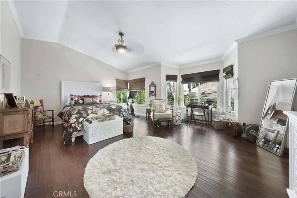 23900 Arminta West Hills, CA 91304