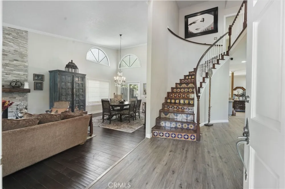 23900 Arminta West Hills, CA 91304