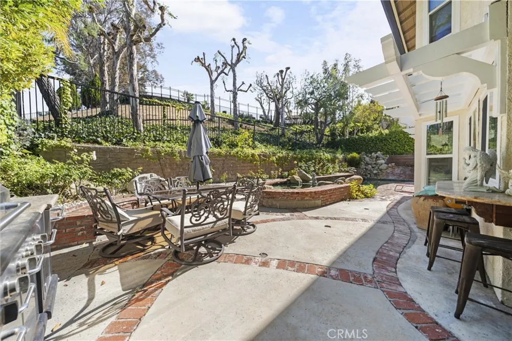 23900 Arminta West Hills, CA 91304
