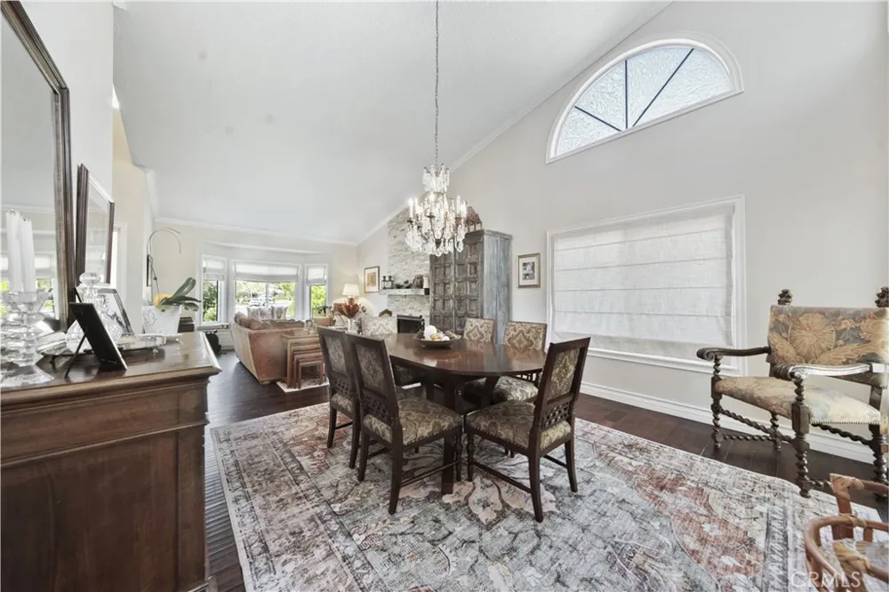23900 Arminta West Hills, CA 91304