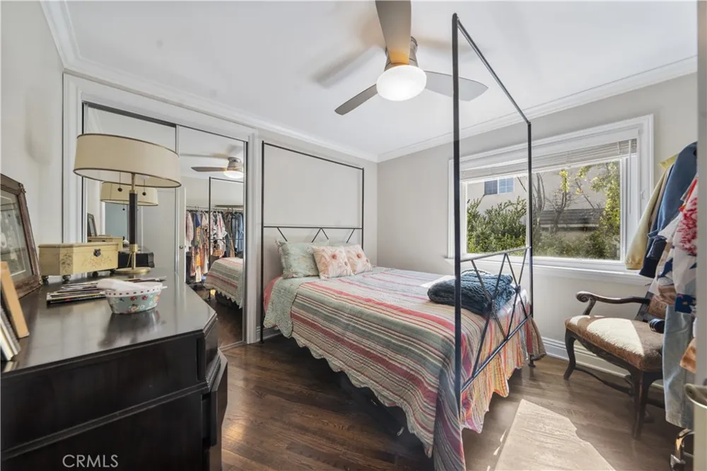 23900 Arminta West Hills, CA 91304