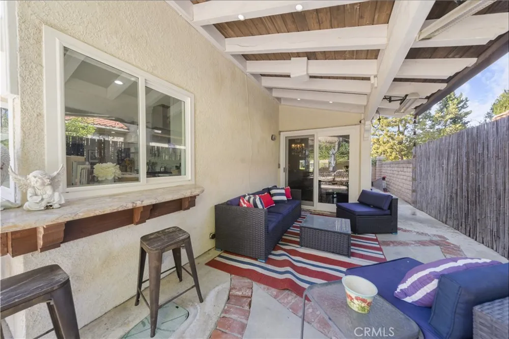 23900 Arminta West Hills, CA 91304