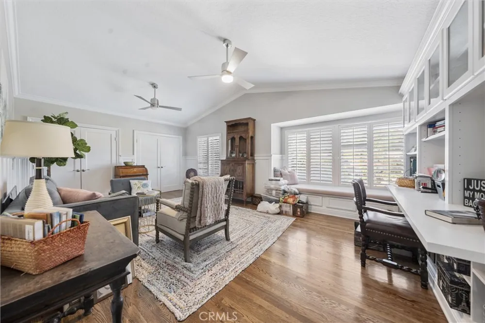 23900 Arminta West Hills, CA 91304