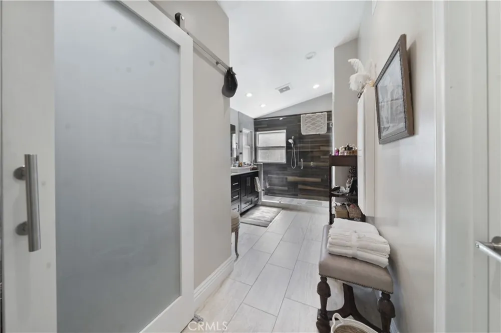 23900 Arminta West Hills, CA 91304