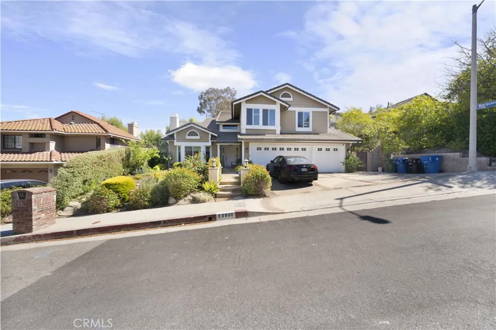 23900 Arminta West Hills, CA 91304
