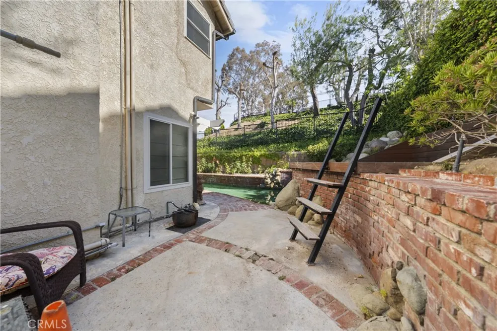 23900 Arminta West Hills, CA 91304