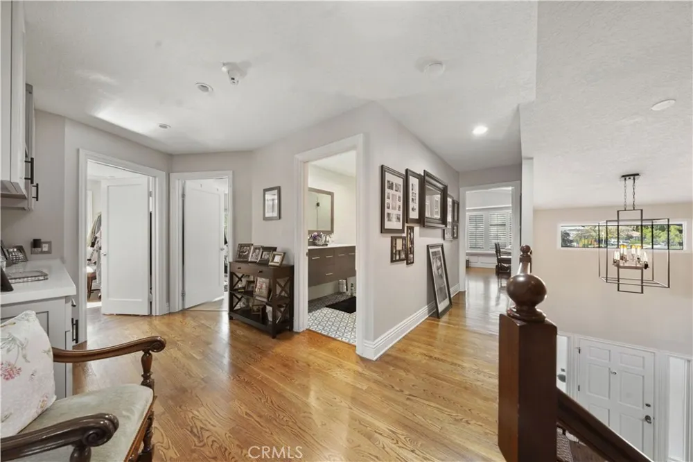23900 Arminta West Hills, CA 91304