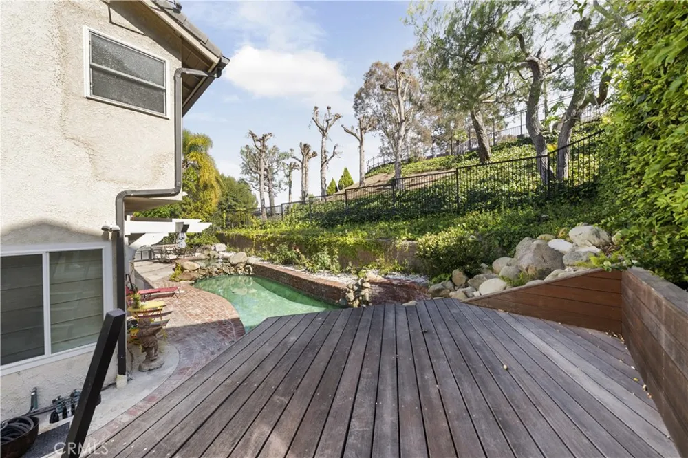 23900 Arminta West Hills, CA 91304