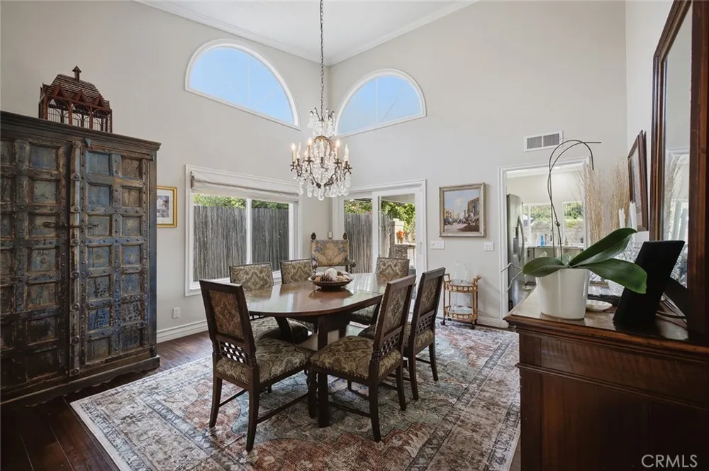 23900 Arminta West Hills, CA 91304
