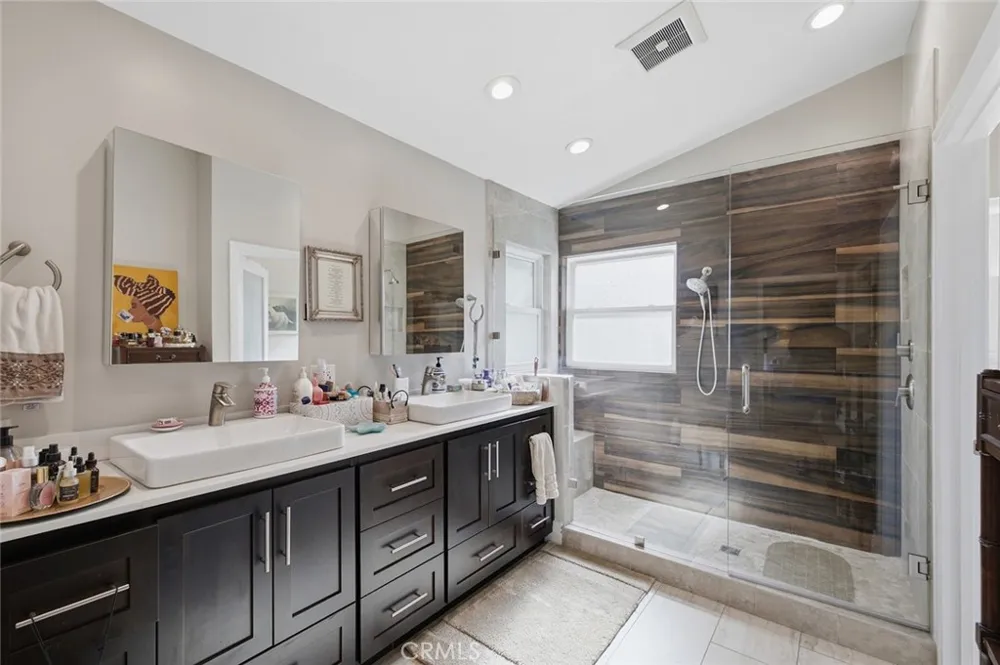 23900 Arminta West Hills, CA 91304