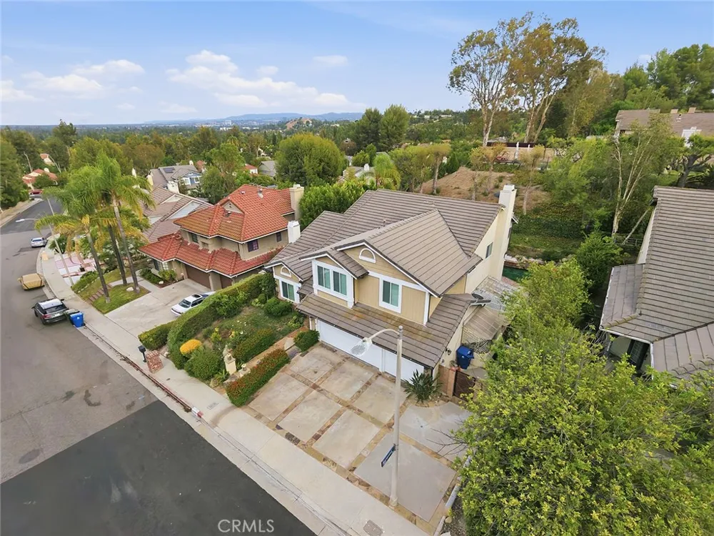23900 Arminta West Hills, CA 91304