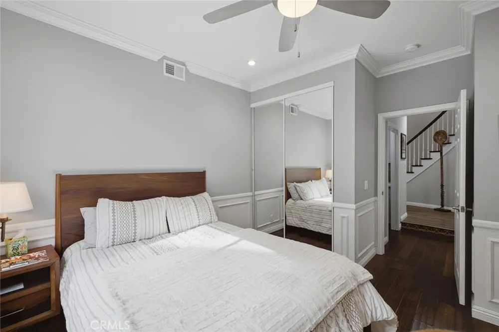 23900 Arminta West Hills, CA 91304