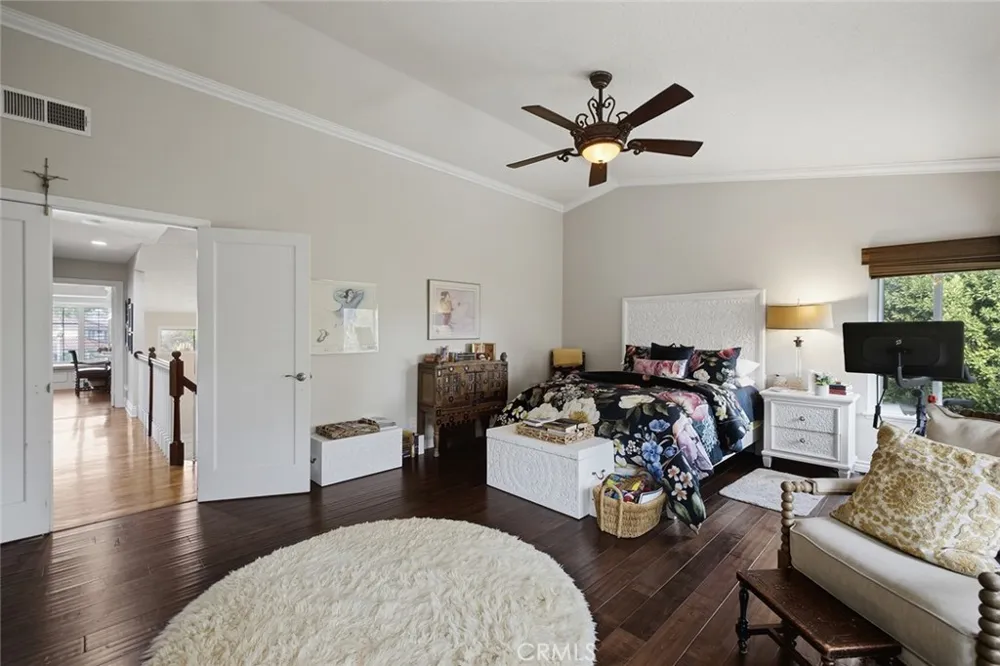 23900 Arminta West Hills, CA 91304