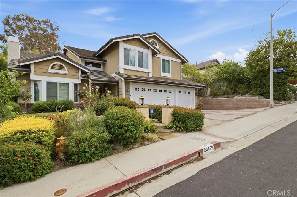 23900 Arminta West Hills, CA 91304