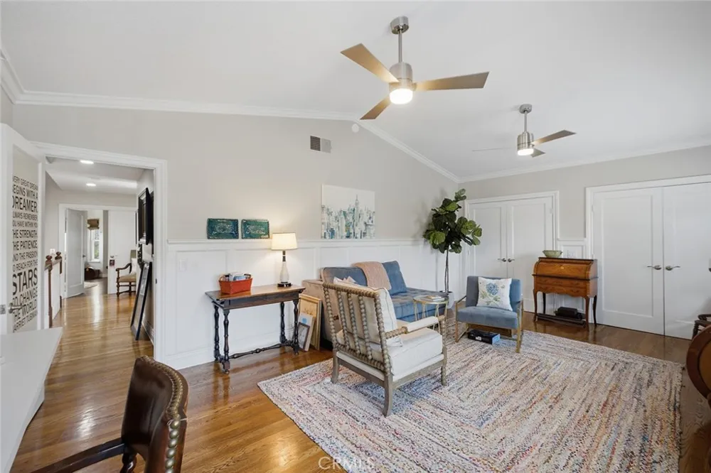 23900 Arminta West Hills, CA 91304