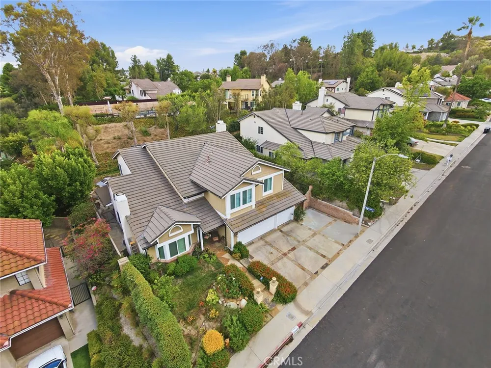 23900 Arminta West Hills, CA 91304