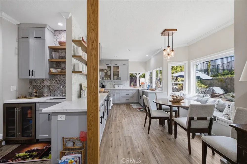 23900 Arminta West Hills, CA 91304