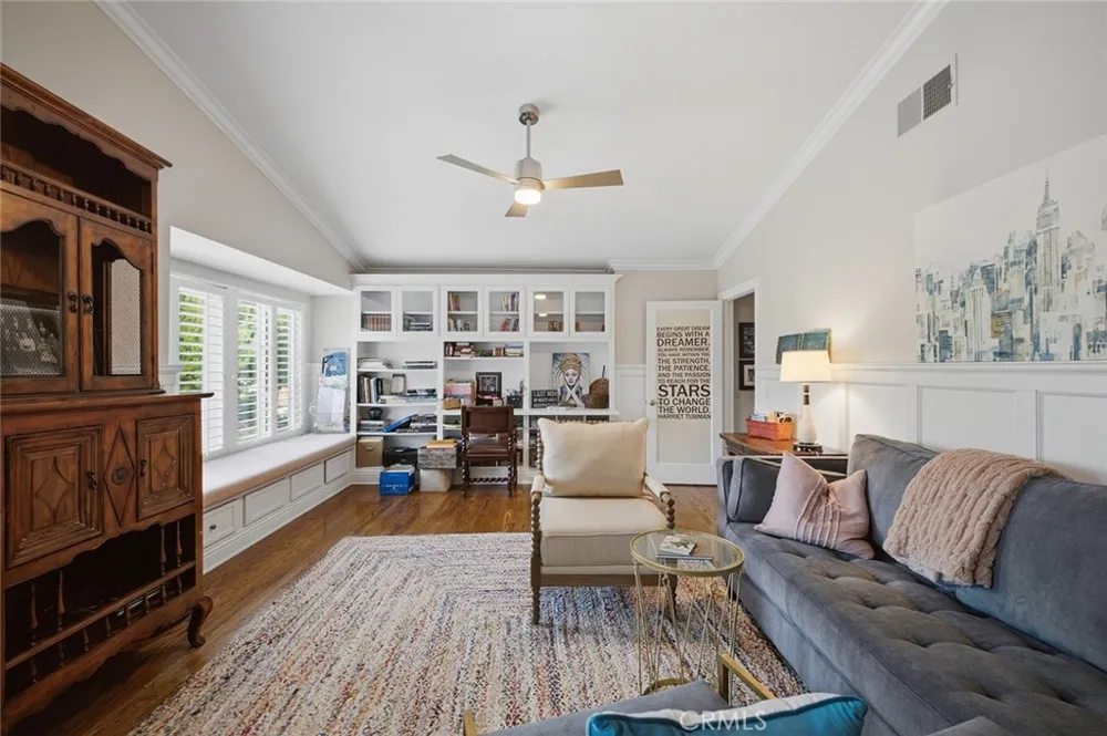 23900 Arminta West Hills, CA 91304